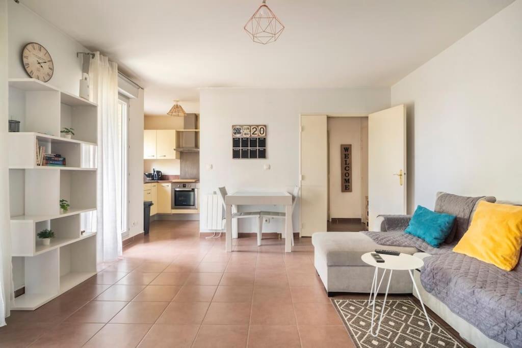 Appartement Avec Jardin Et Terrasse Pres De Paris Mantes-la-Jolie Exteriör bild
